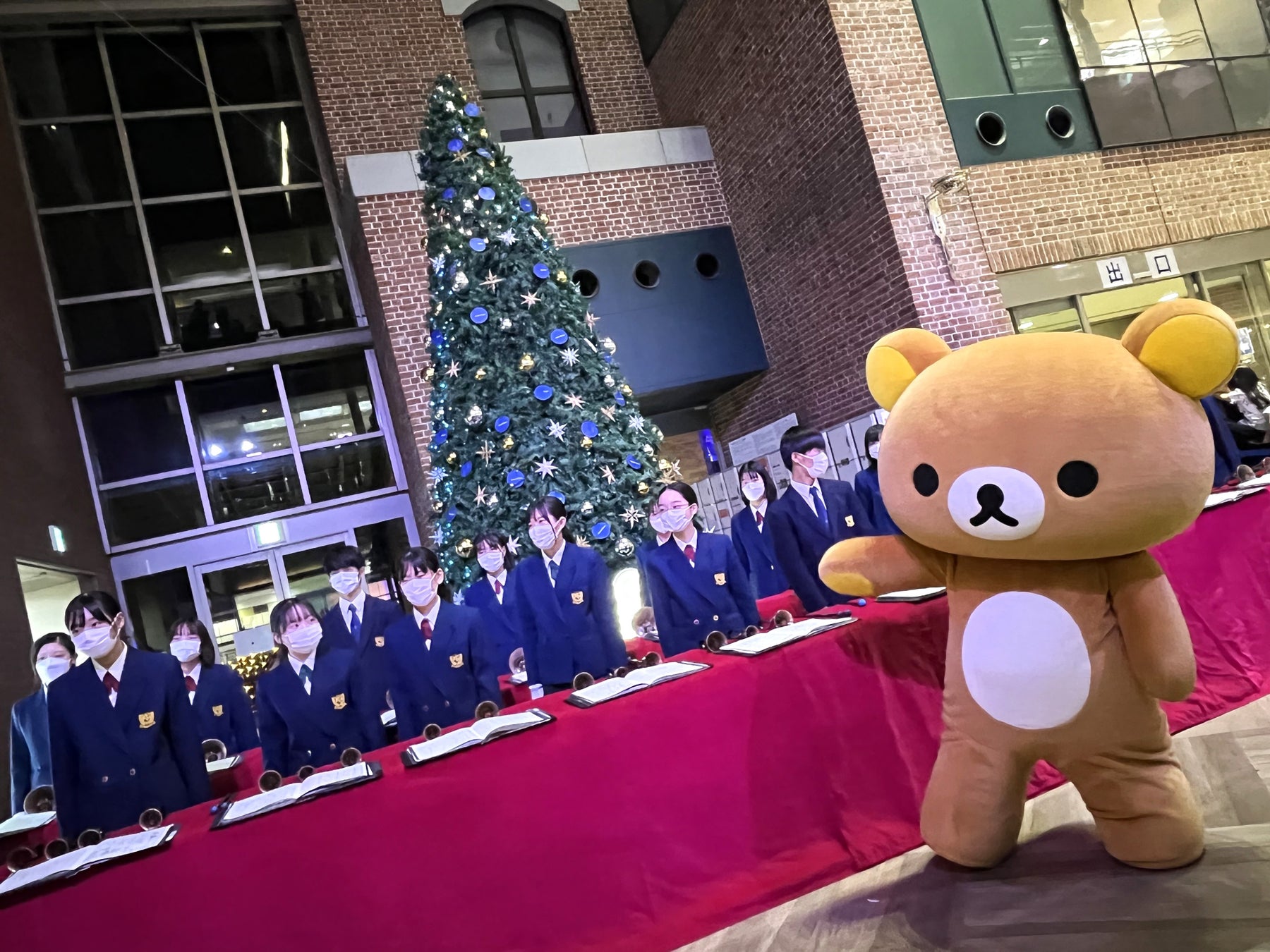 リラックマが11月3日に行われた「横浜ワールドポーターズ×YOKOHAMA未来デザイン部　クリスマスツリー点灯式」 に出席しました！