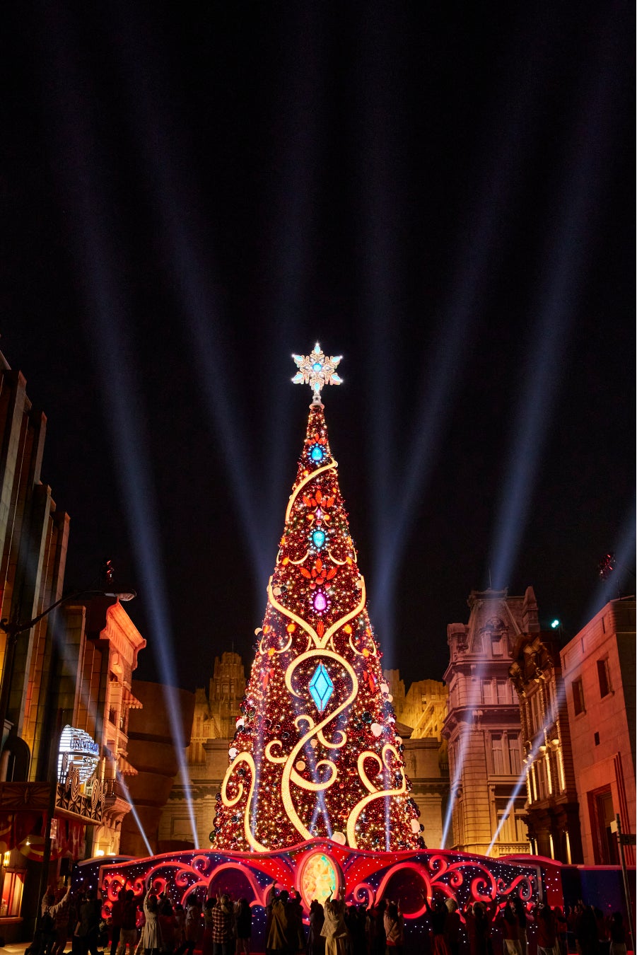 どこよりもアツい！“超興奮のクリスマス”、明日開幕世界一の輝きを誇るクリスマス・ツリー初点灯