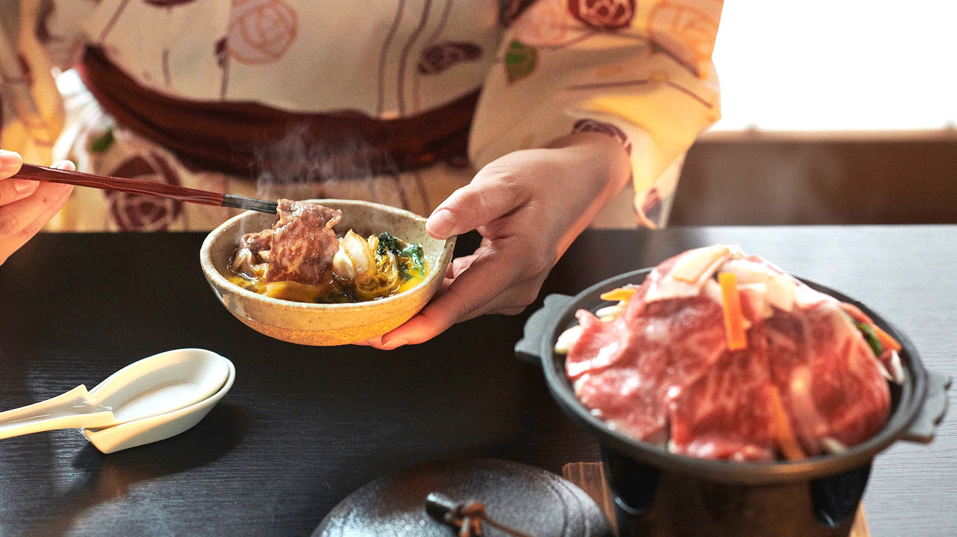 ほわっと湯気が立ちのぼる熱々の鍋、郷土食材をたっぷり味わう”黒川温泉 宿の自慢鍋” 美食の旅