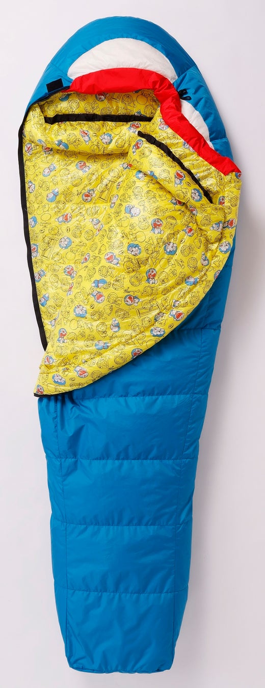 冬のキャンプが盛り上がること間違いなし！『ドラえもん』デザインの寝袋とネックウェアが完成！