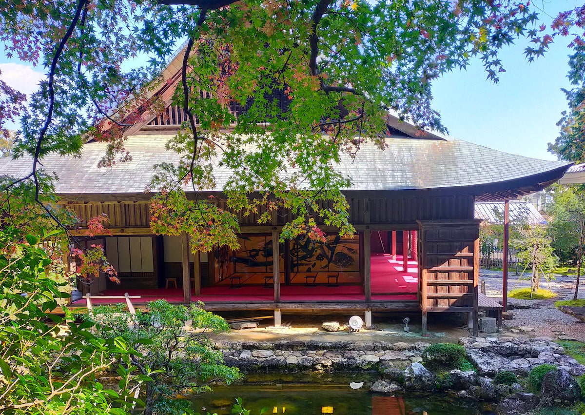 開創1300年を迎える名刹「五台山・竹林寺」にて、ソニフィデアがサウンドアートで空間をプロデュース。3/11~4/9まで春会期を開催。