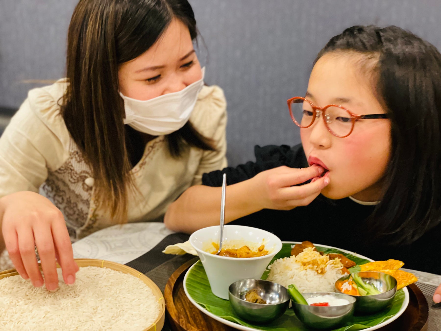 【パプリカホテルです】木更津市内の小学生対象：食文化の多様性を学ぶ「手で食べるカレー体験」春休み特別イベントを3月28日開催