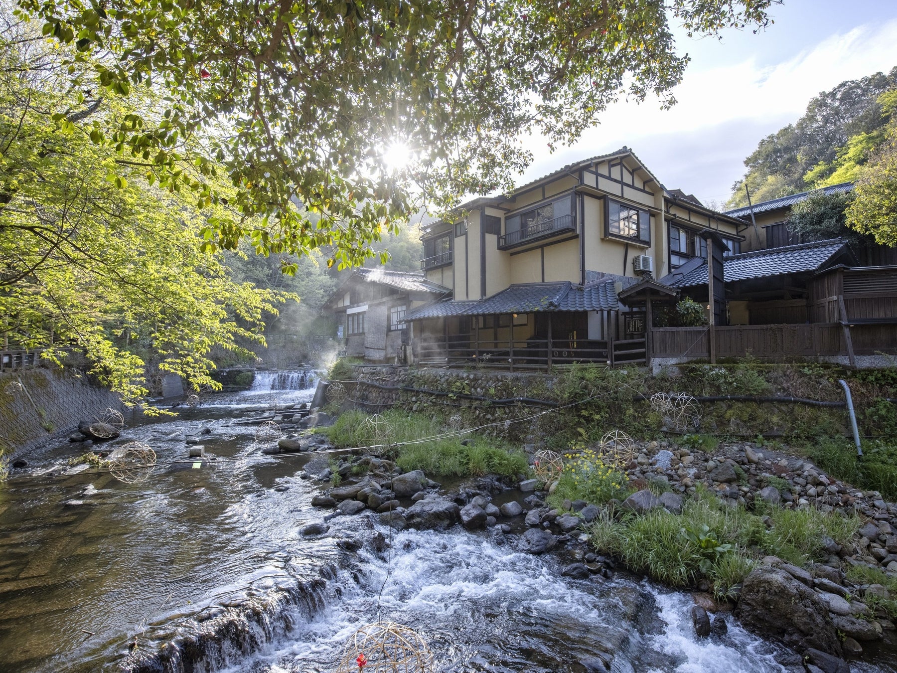 結婚写真の撮影と、新婚旅行が同時に叶うウェディングフォトスタジオが、世界屈指のリゾート地、宮古島に誕生「スタジオSUNS 宮古島サロン」