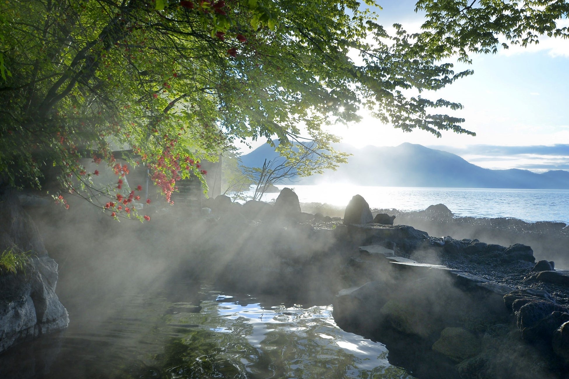 宇奈月温泉、開湯100周年を記念して「権利ノ濫用除お守り」を制作！