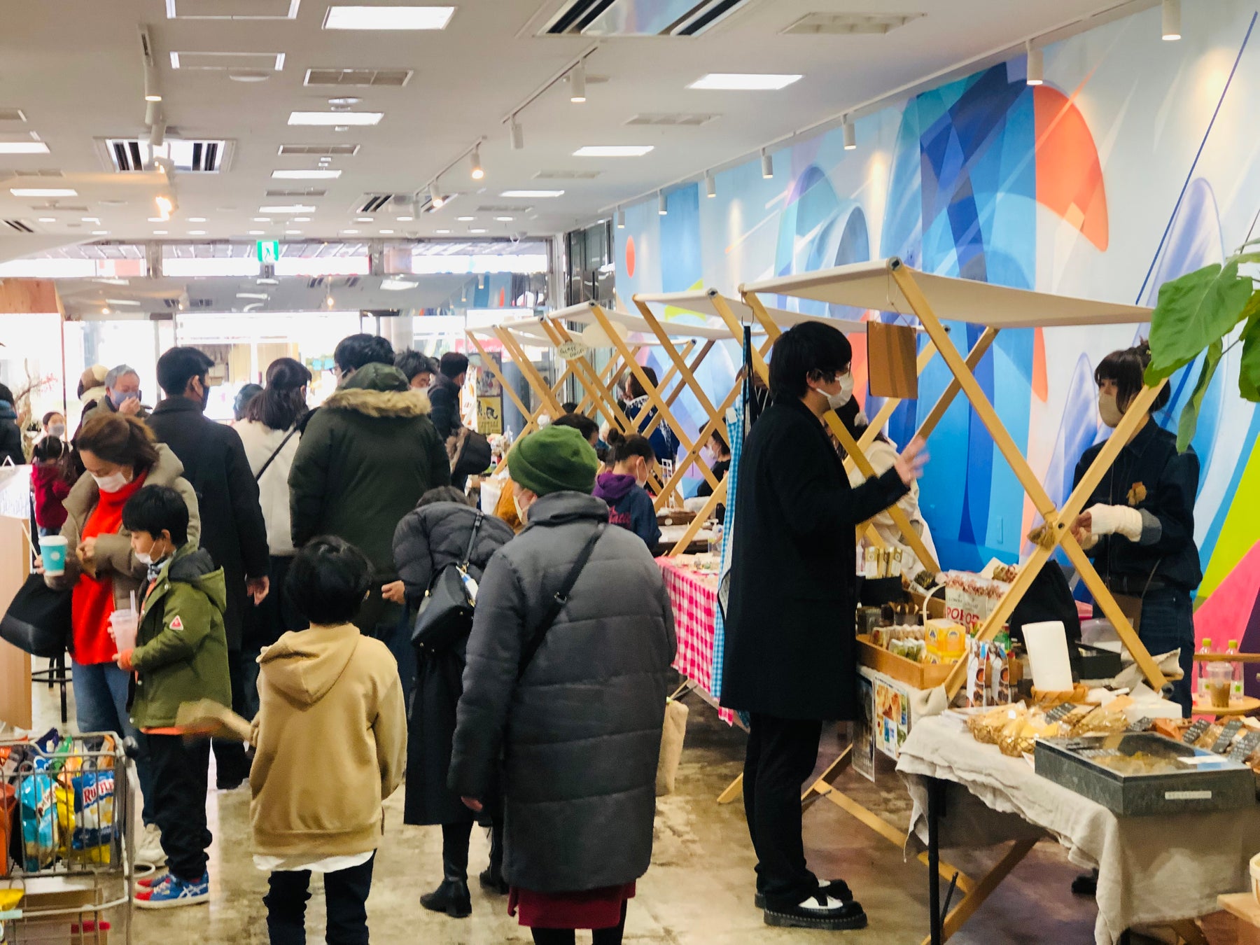 【2023年4月23日（日）】千葉県館山駅前にて、地域の住人と事業者が集まり地域グルメや音楽を楽しめる「あんもかんもMarché」を開催！