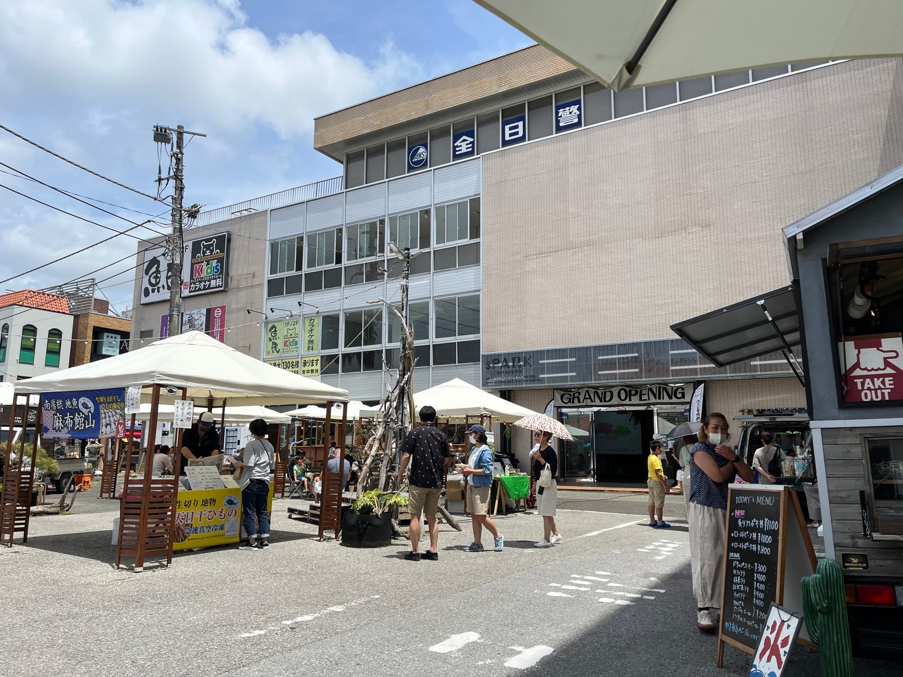 【鴨川シーワールド】イルカと泳げる夏だけの貴重な体験！大人も参加が可能！1日10名限定「ワンダフルドルフィン」開催