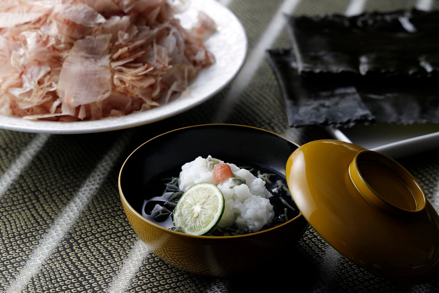 彩り豊かな夏野菜を使用した優雅に愉しむ大人のハイティー