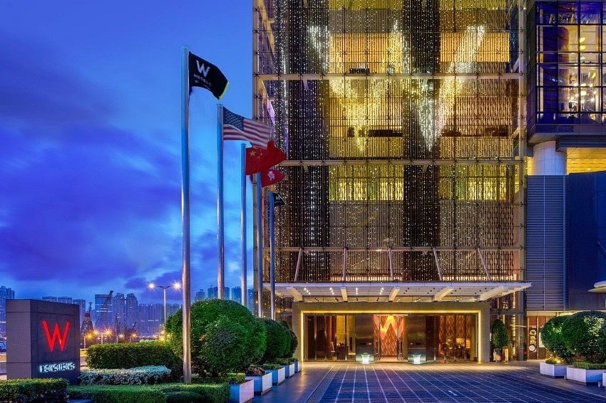 ブッキング・ドットコム、マライア・キャリーが監修するビバリーヒルズの豪華邸宅で過ごす初夏のバケーションプランを提供！