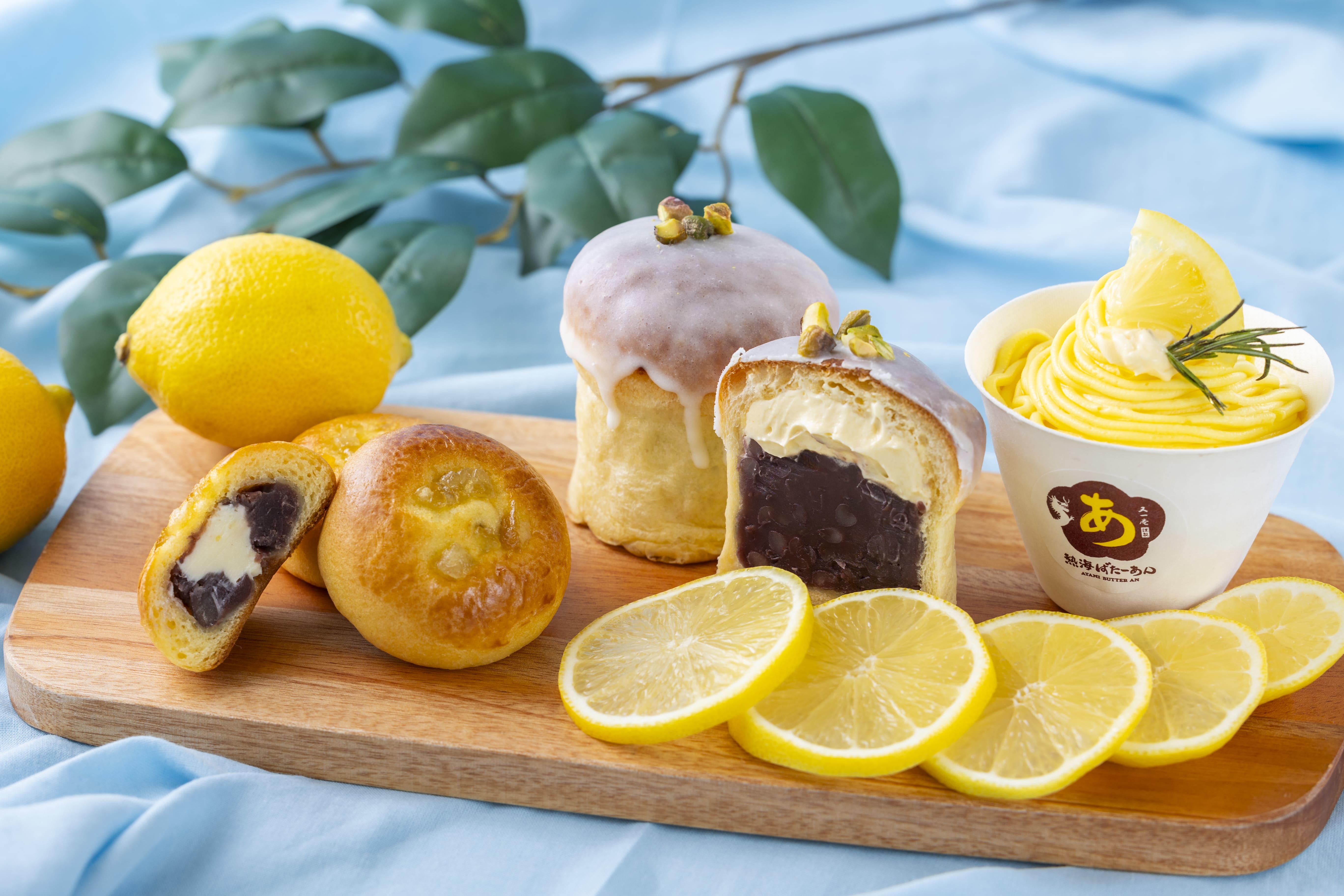 東京浅草のカフェ「ORTIGA」にロイヤルエンフィールドの各車両を展示