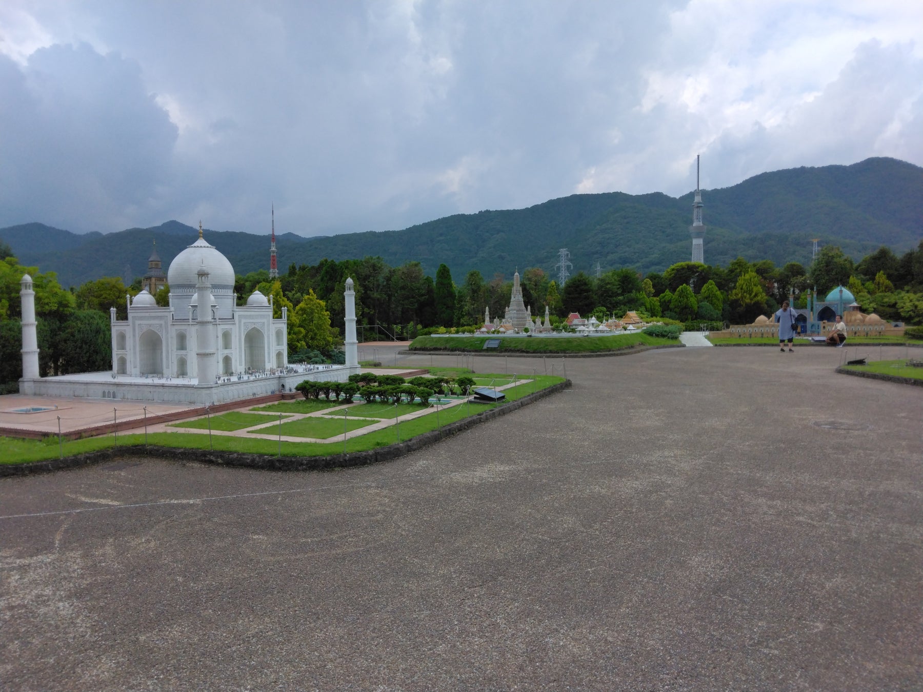 moumoonを迎え、東京/神戸を巡るプラネタリウムライブツアーを開催
『LIVE in the DARK tour w/moumoon -Beautiful Sky-』