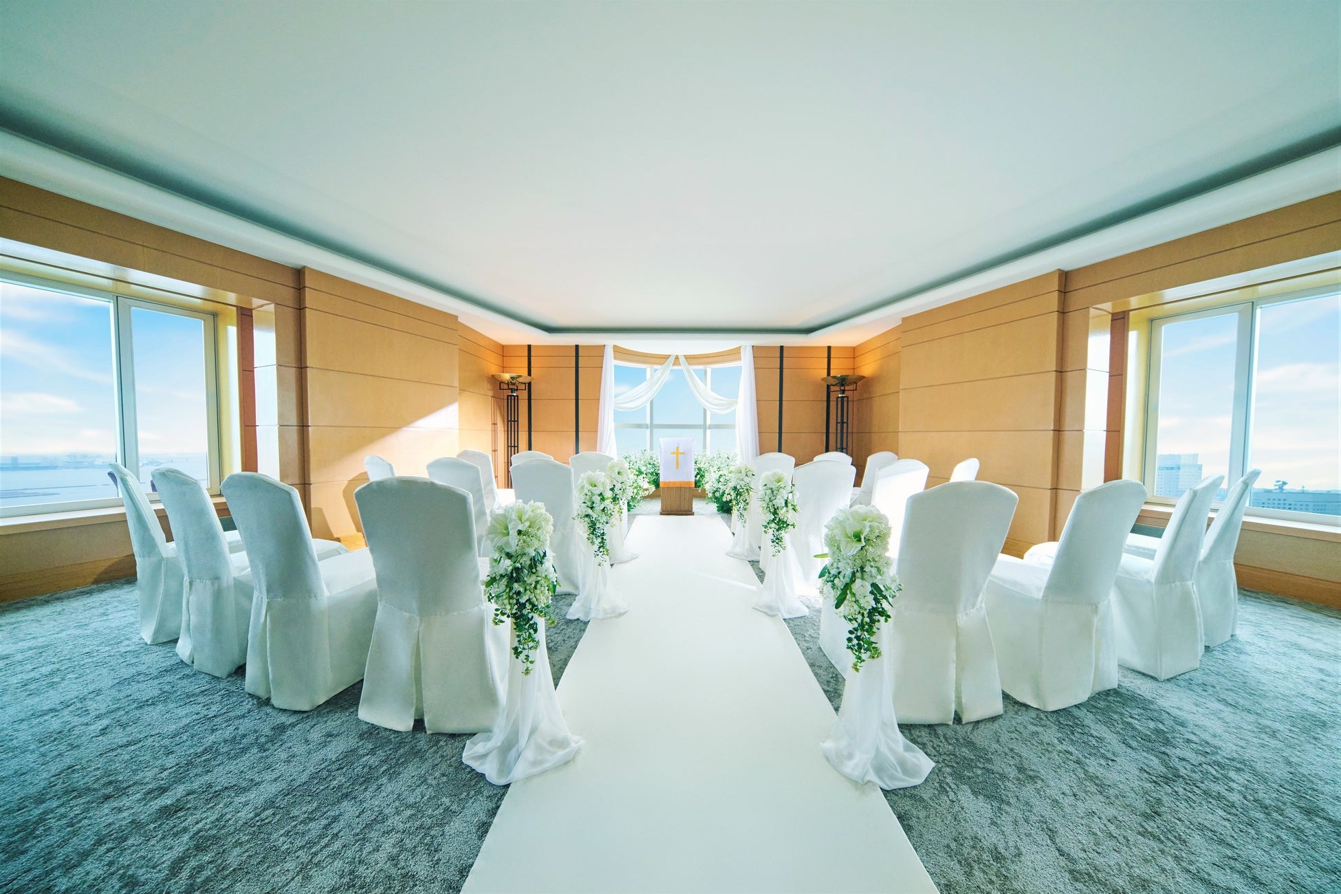 “横浜の空と海を望むチャペル” が誕生！挙式専用フロアで完結する上質なプライベートウエディング