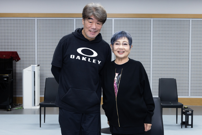 中田裕二を迎え、東京/神戸を巡るプラネタリウムライブツアーを開催
『LIVE in the DARK tour w/中田裕二』