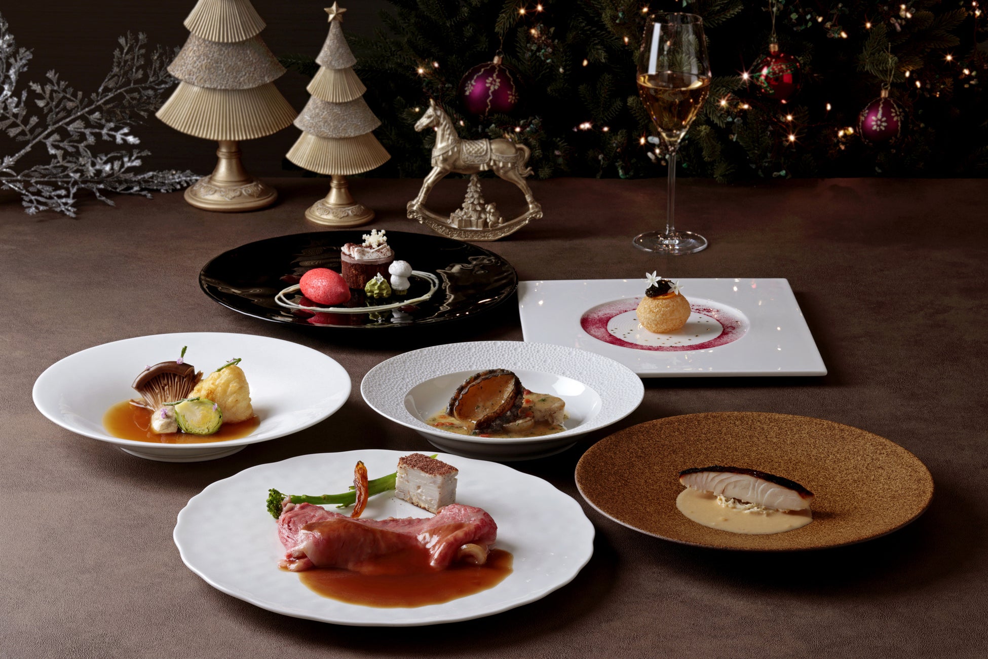 【リーガロイヤルホテル京都】京都で唯一の回転展望レストランで特別なクリスマスを！クリスマスディナー『ノエル』販売