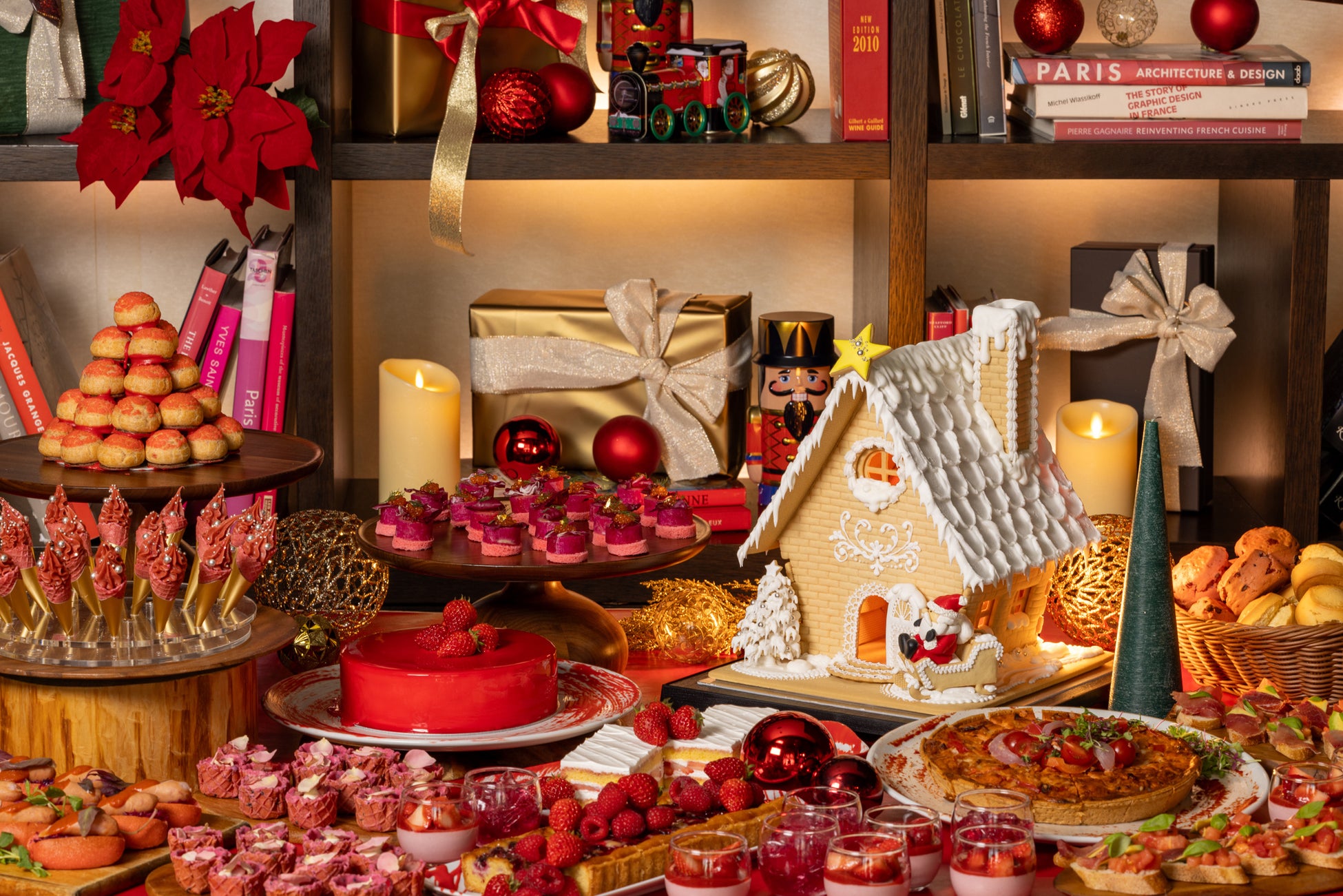 クリスマスカラーの“ルージュ”がテーマ！こぼれんばかりのベリーを載せたタルトなど真っ赤なスイーツ＆セイボリーを好きなだけ楽しむアフタヌーンティー登場