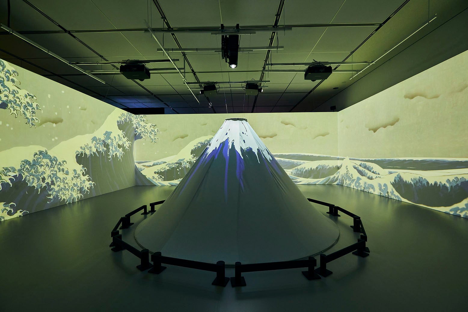 CREA FARMが体験型オリーブ収穫祭を開催。オリーブ収穫の他、搾りたてノヴェッロオイル、ワークショップ、オリーブ畑の食イベントをお楽しみください。