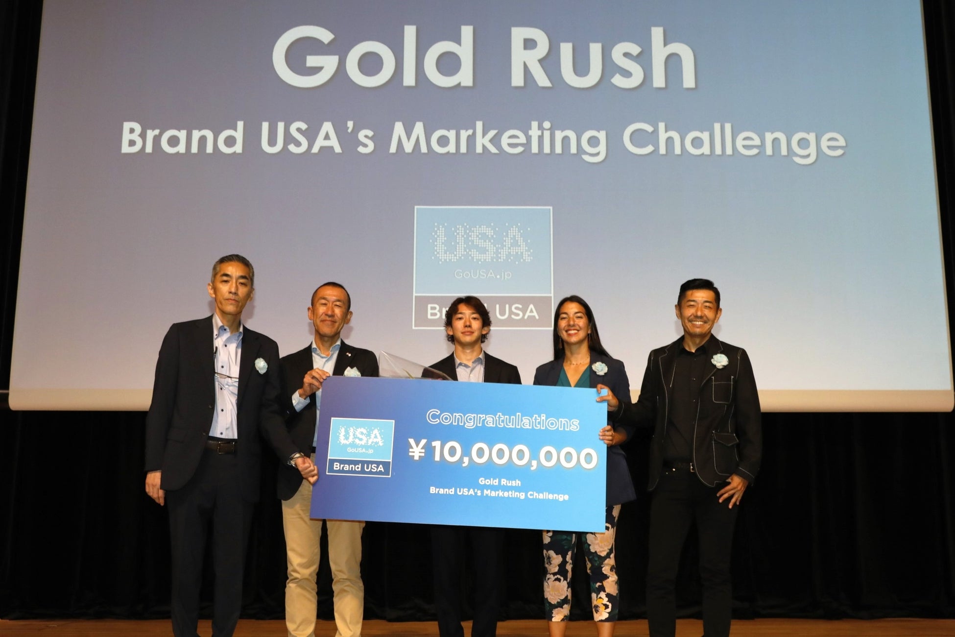 ⽩井屋ホテル アートを楽しむ秋の連動企画 アーツ前橋編 「期間限定 蜷川実花ルームに泊まりアートを愛でる」