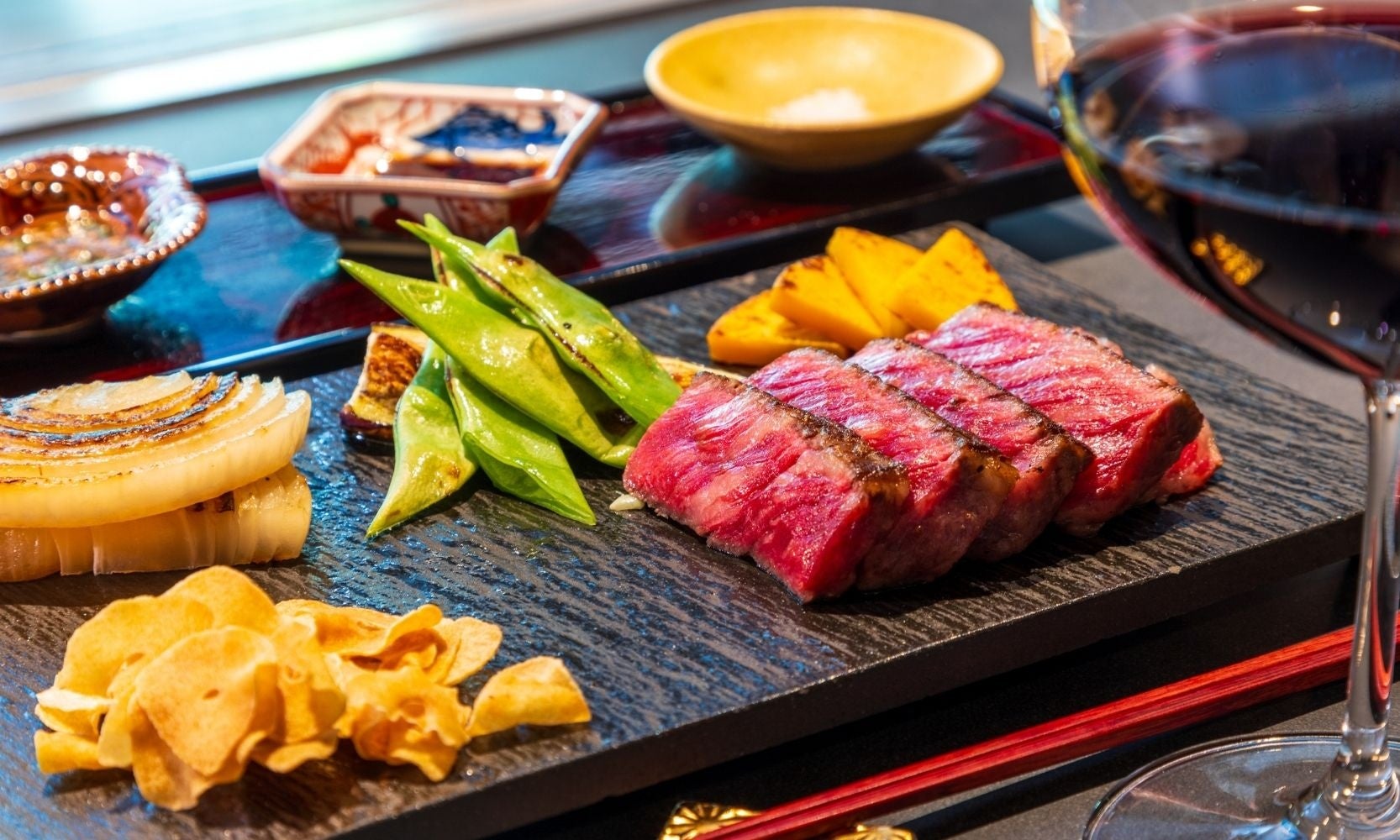 文化庁の「100年フード」に認定された、
「若狭おばま醤油干し」を使用した丼ぶりが誕生!!
その名も「若狭おばま醤油干し」ねこまんま丼
2023(令和5)年11月3日(金・文化の日)から販売開始!