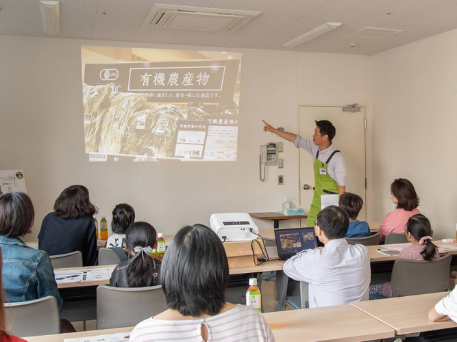 クーラーない、テレビもない、ゴミ箱さえも置いてない！
不便過ぎるのにリピート率ほぼ100％の民宿が、
食材を余さず使い切る「もったいないがない」料理教室を開催