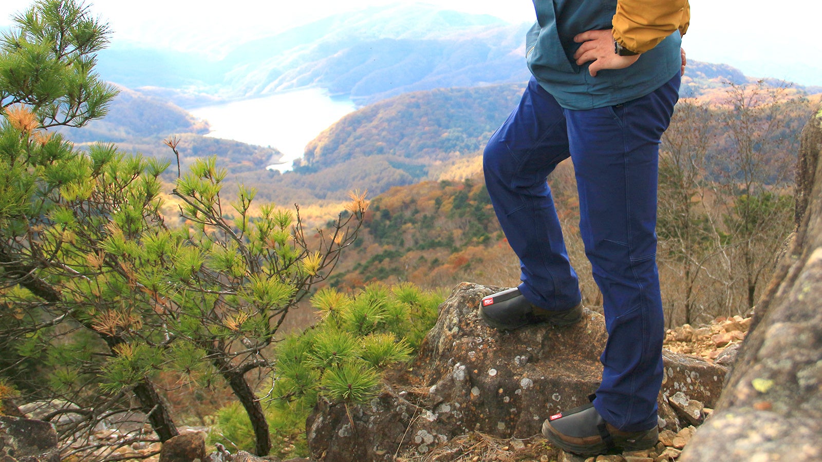 登山道で靴への泥汚れ擦れなどダメージを軽減！登山靴を大事にするインステップブーツガード 登山道の岩場、木の根での擦れ、泥汚れから登山靴をカバーして守ります。