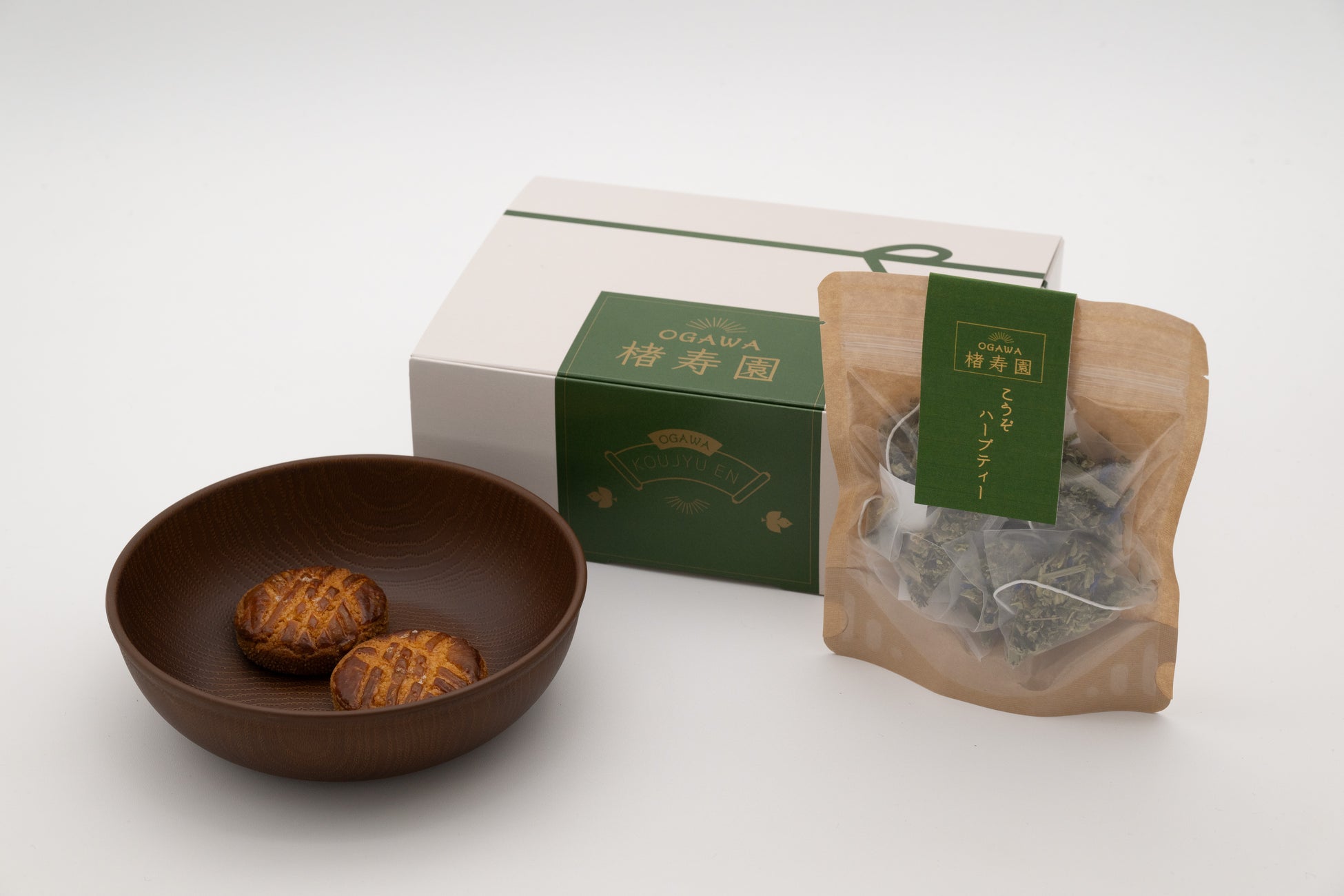 横浜発のクラフトチョコレート専門店「バニラビーンズみなとみらい本店」10周年記念メニュー1月18日(木)から数量限定販売、店内で焼き上げたエクレアや、濃厚パルフェのスイーツプレートなど。