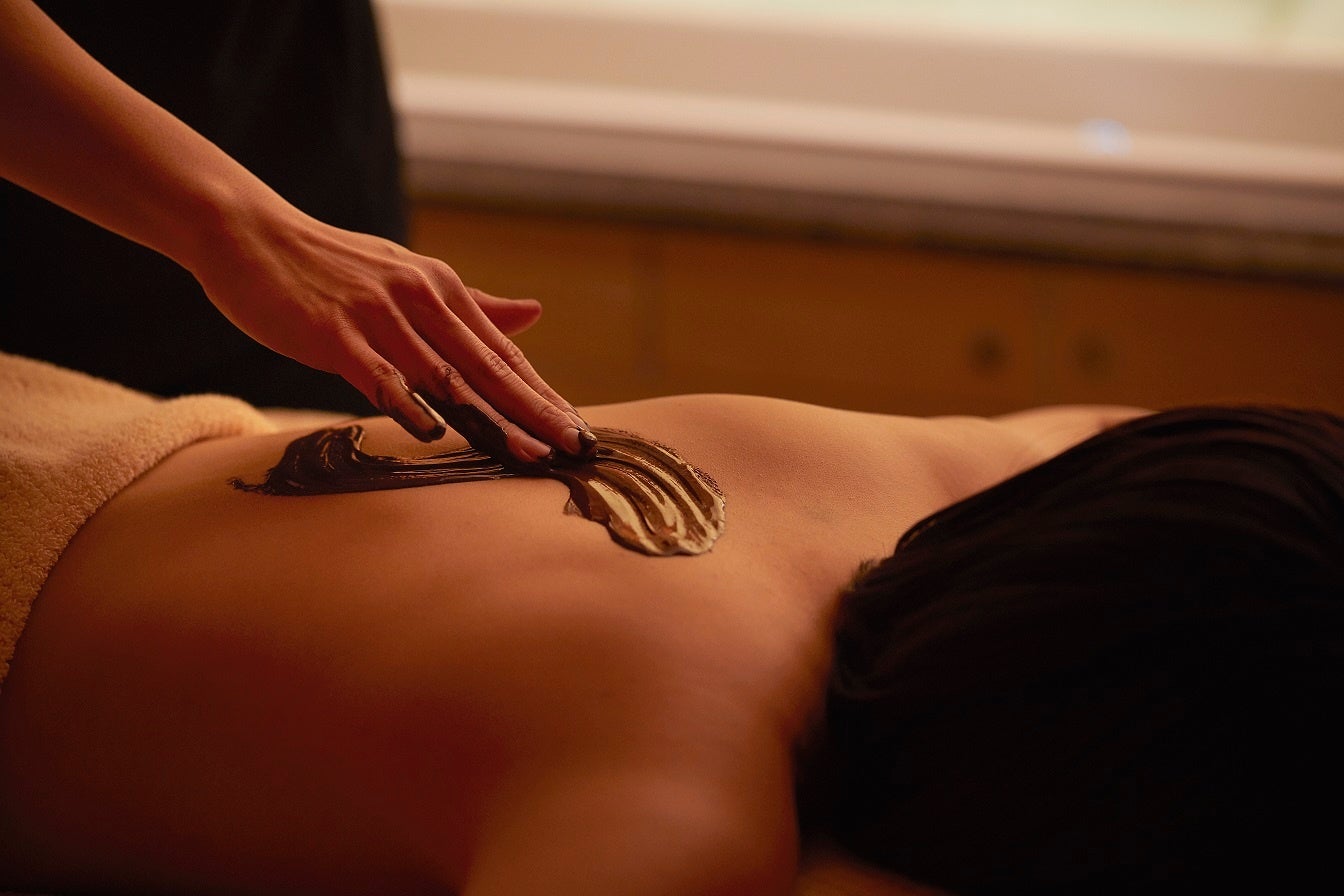 【京王プラザホテル八王子】ヨーロッパ各国のお料理を中心にアジア、オーストラリアなど世界のバラエティ豊かなお料理と旬のいちごスイーツが楽しめる「ワールドブッフェ&ストロベリーフェア」を開催