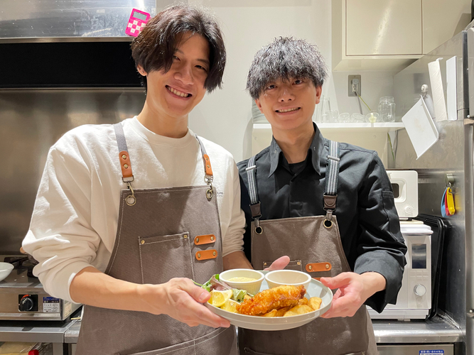 呉特産ひじきを使用したブラックカレー誕生
「呉ブラック」呉の海で生まれたカレーじゃけえ！
呉特産レモンを使用した「呉レモンカレー」とともに
「イルマーレ」にて販売中