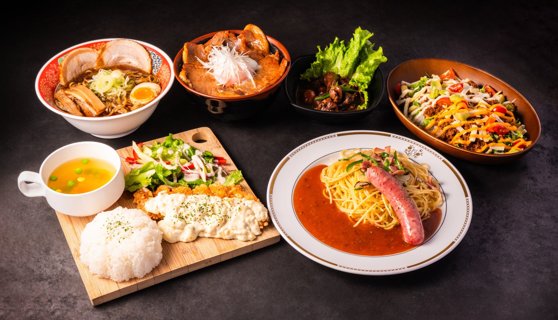 ナイトタイムにはスタイリッシュなパッケージのカクテルを販売!日本の伝統工芸品などアートに触れながらホテルステイを思い思いのスタイルで楽しむ 本館47階「SKY PLAZA IBASHO」がオープン