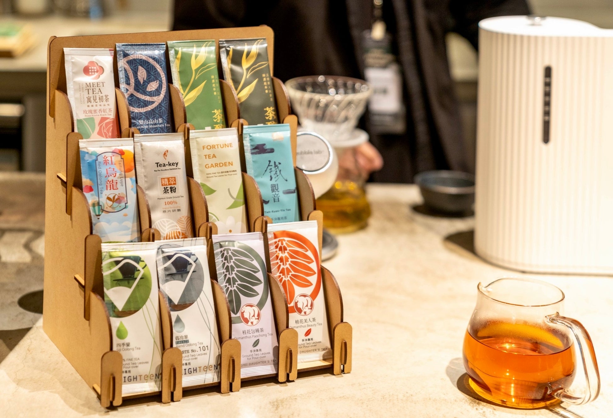 THISIS株式会社、旅行者向けグローバルサービスの展開に向け「グローバルWiFi®」を手がける株式会社ビジョンと業務提携の合意をしました