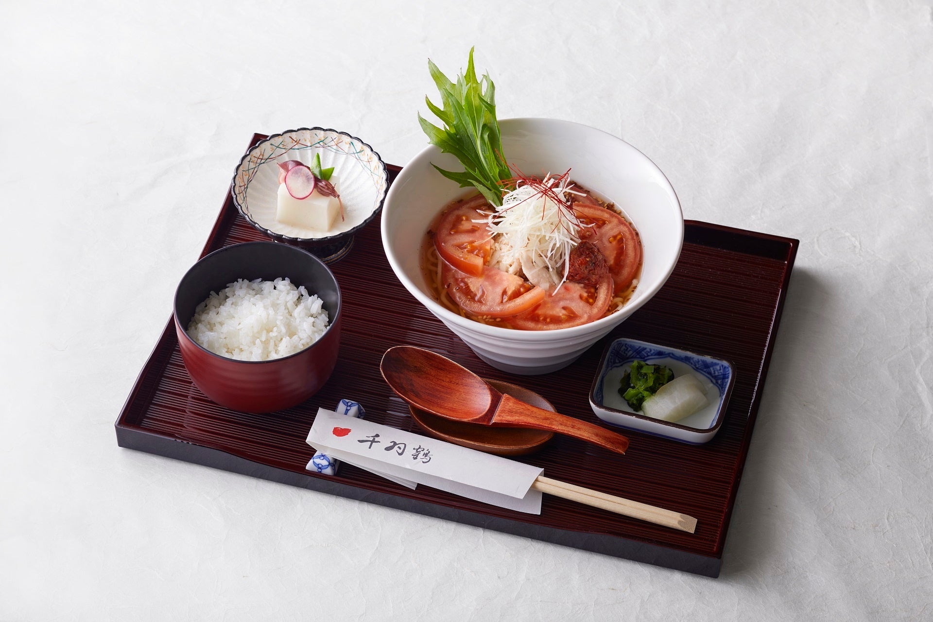 【ホテルニューオータニ博多】ラーメン好きの和食料理長が“本気”で作った「和だし麺」に新作「とまと香る塩」が登場！