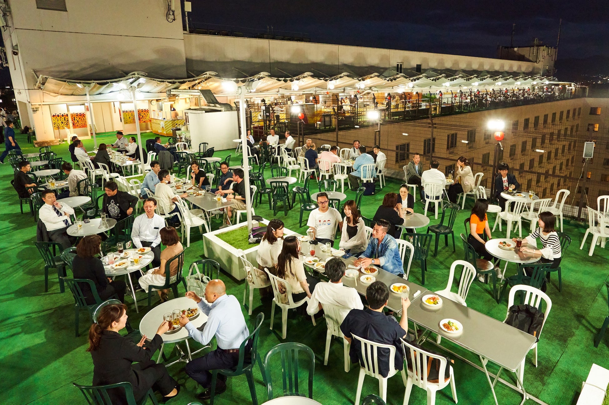 飛騨の木工技術を駆使した「カームダウン・クールダウンスペース」を空港に設置