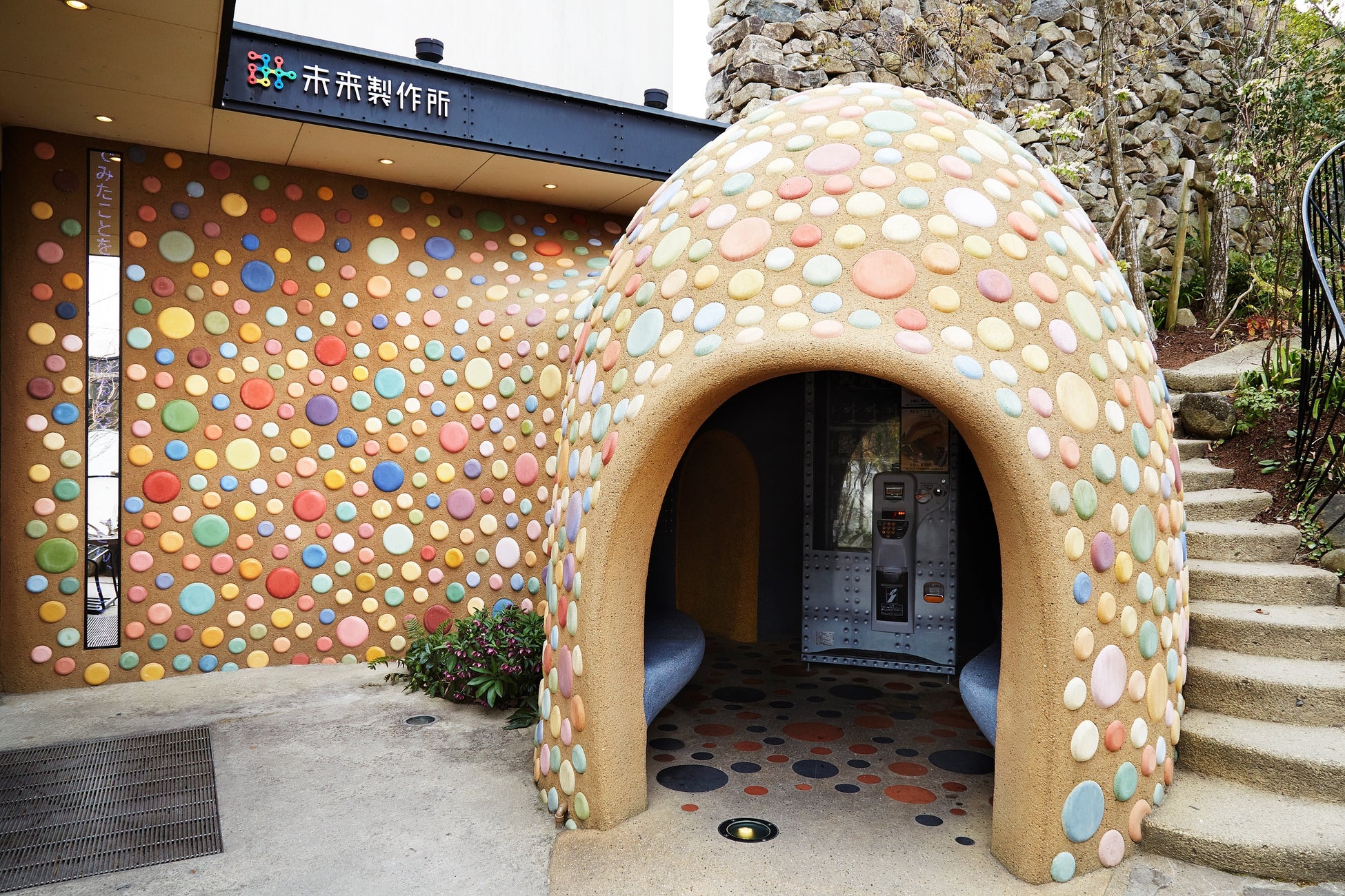 三重県志摩市に敷地2,600平米に一日一組限定の貸別荘「Cometa伊勢志摩」が開業