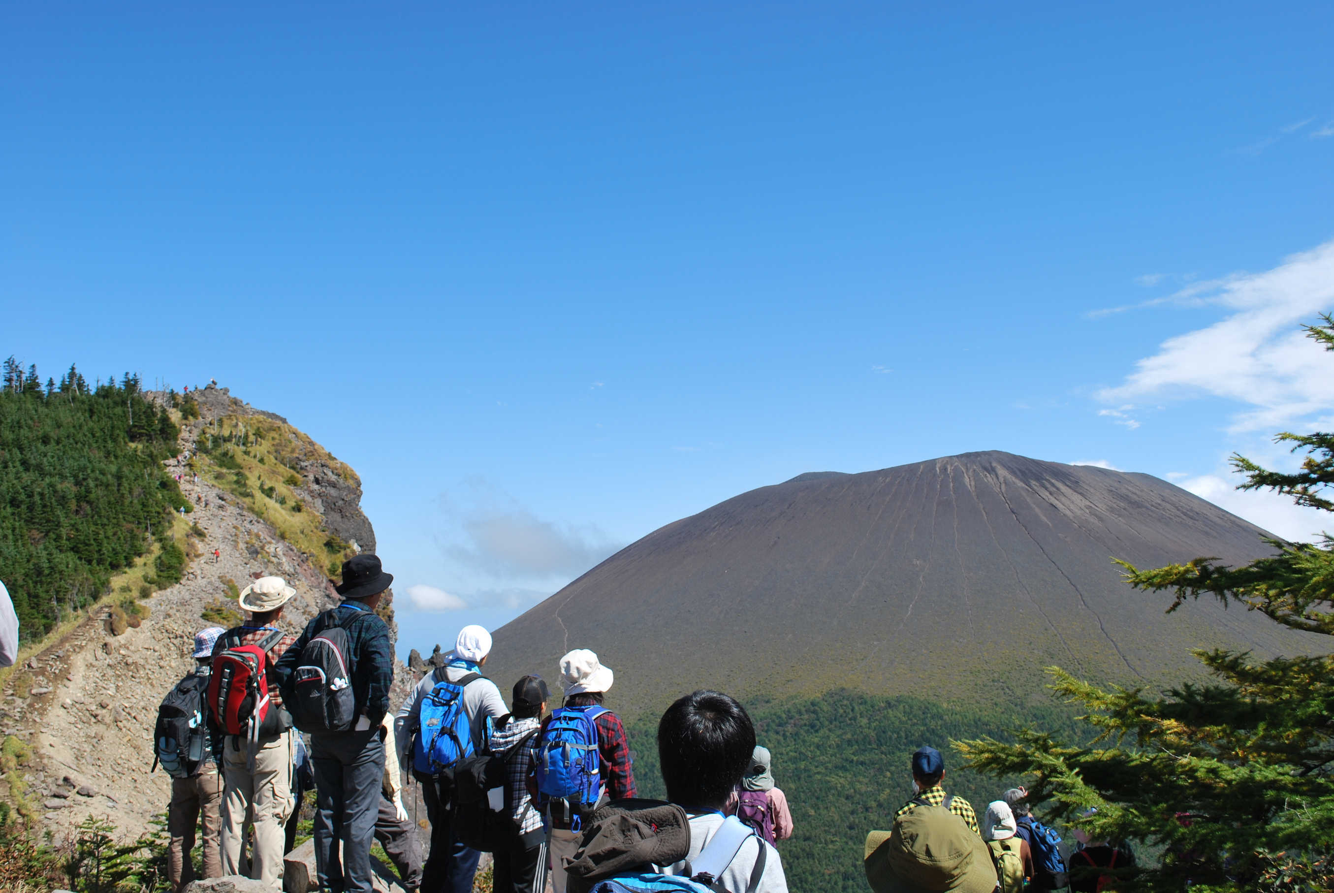 御来光を七合目・八合目から見る
「夜間登山をしない富士登山ツアー」
2024年夏のツアー販売スタート！オンライン事前説明会も実施