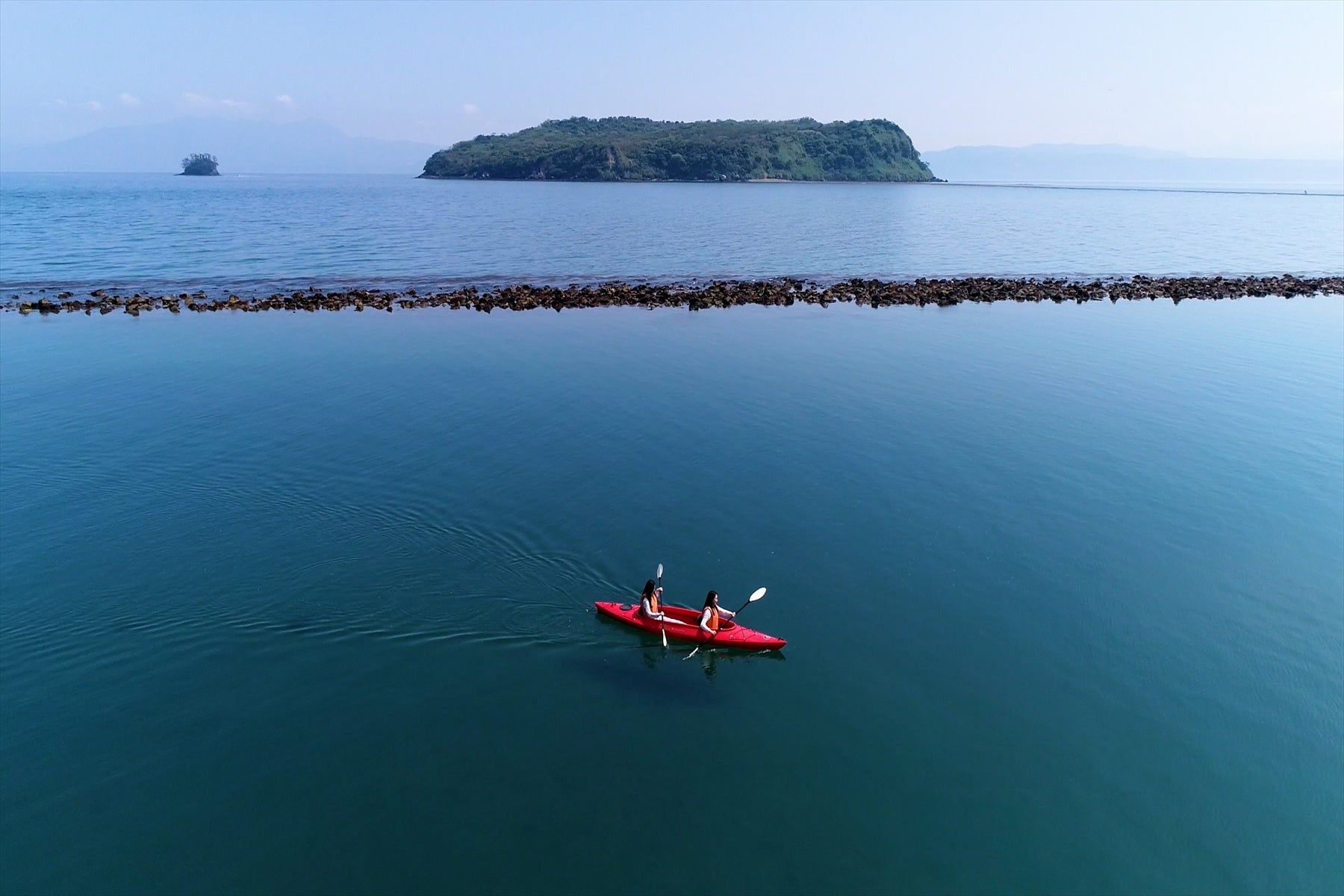 シーズン到来！錦江湾でマリンアクティビティを楽しもう　休暇村指宿では「シーカヤック・シュノーケリング体験」を６月１日よりスタート　～漕ぎ出せ神秘の島・知林ヶ島へ～