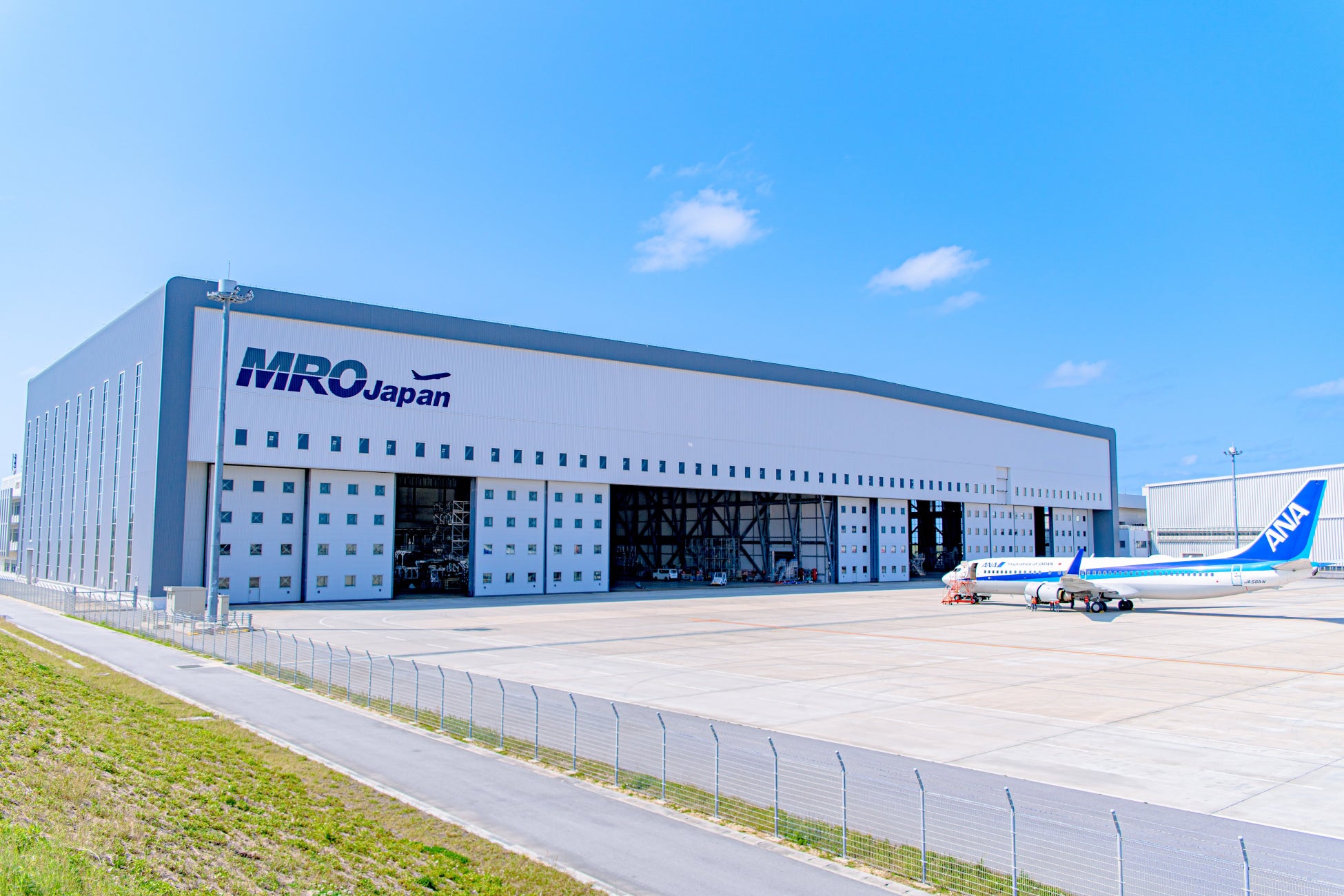 【JAF沖縄】航空機体整備工場見学ツアーを開催