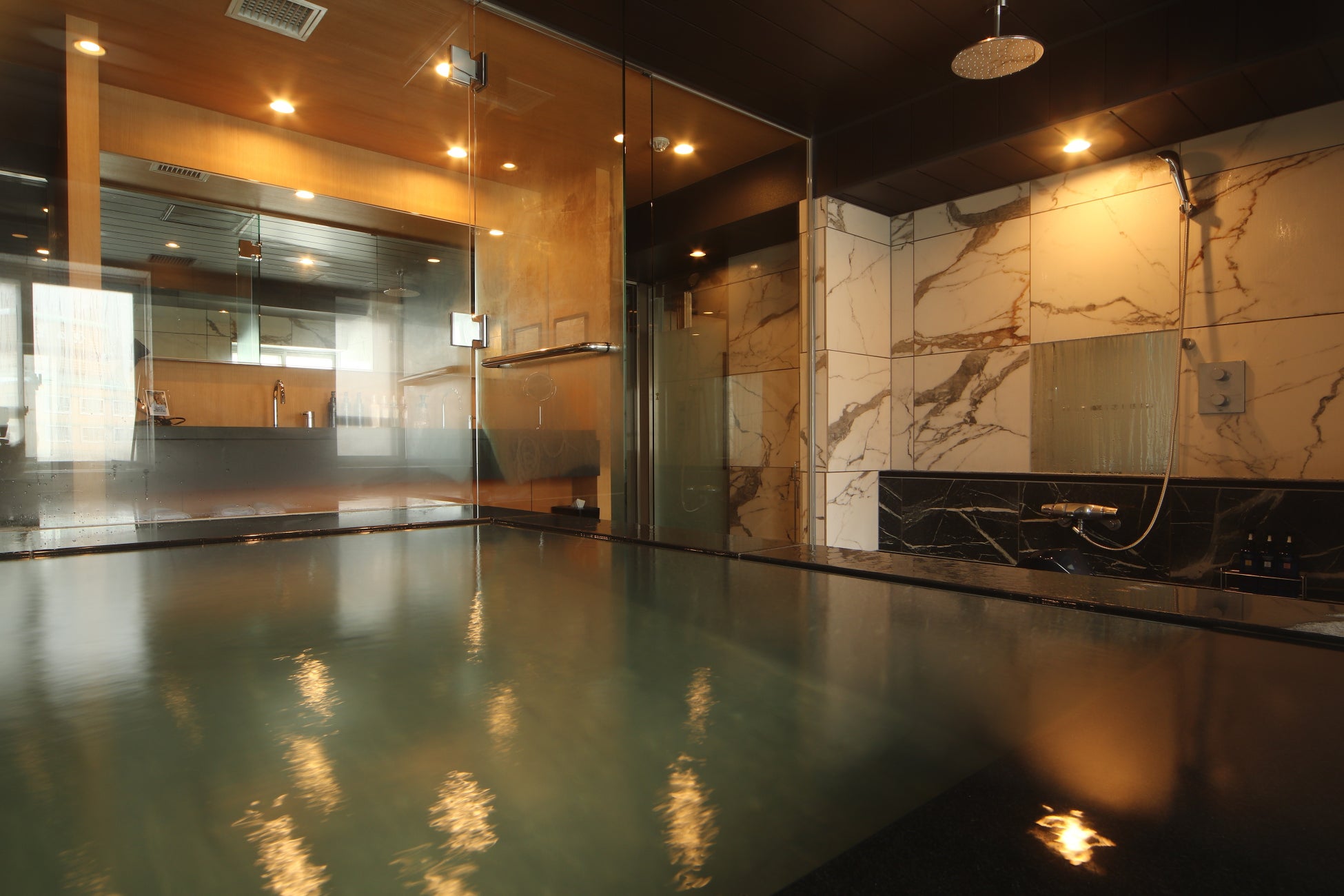 【札幌・定山渓温泉 章月グランドホテル】浴室部分を完全リニューアル！お部屋で源泉かけ流しの温泉を満喫。お部屋は4名様定員に生まれ変わりました。