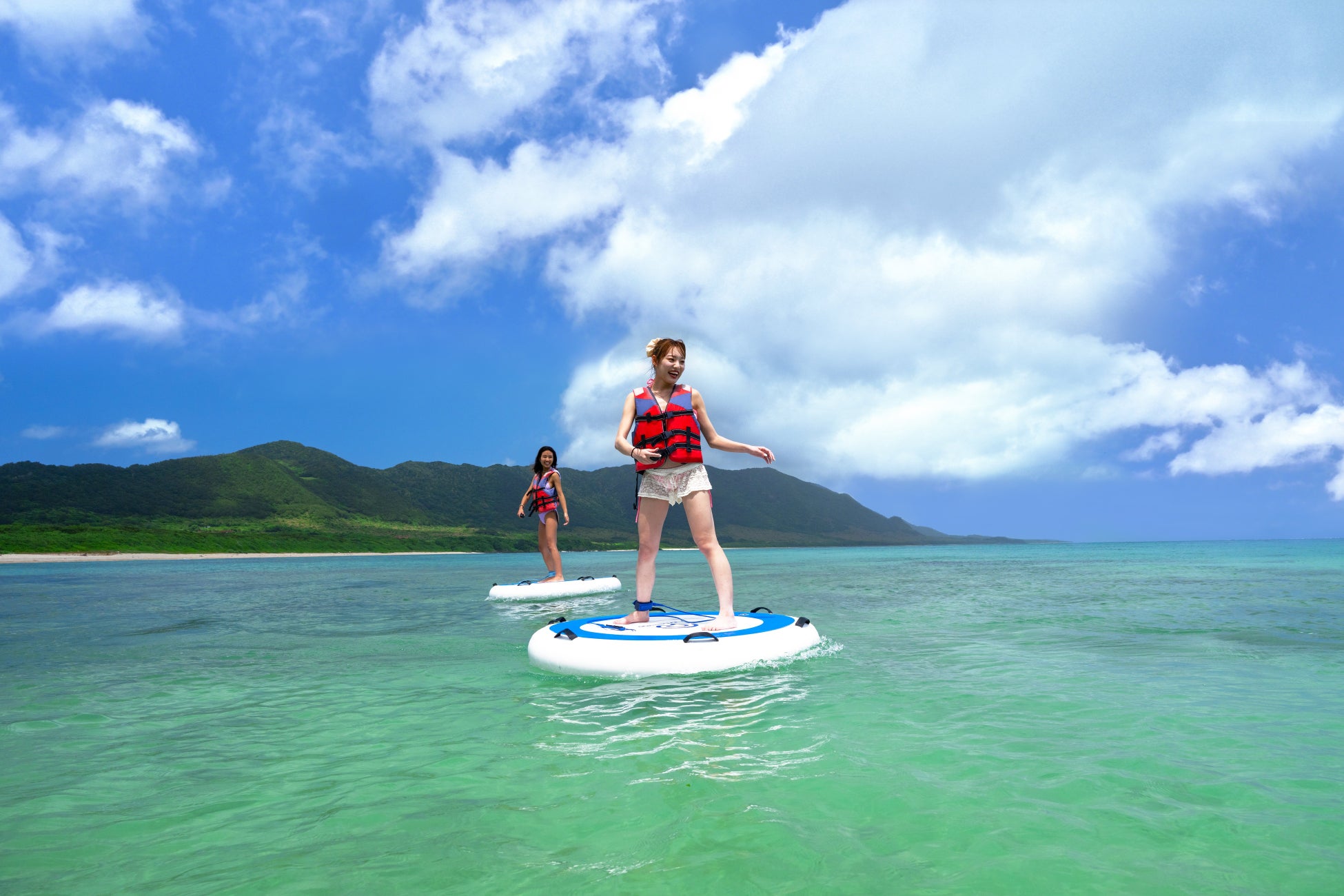 “水上を歩く感覚”を体験できる水上パーソナルクラフト「Wheeebo」、新たに石垣島の2カ所のリゾート施設でレンタル提供開始