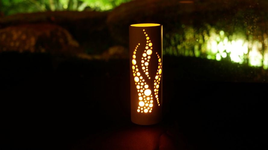 間伐材を再利用して涼しげな灯りを作る竹灯りづくり体験を開催