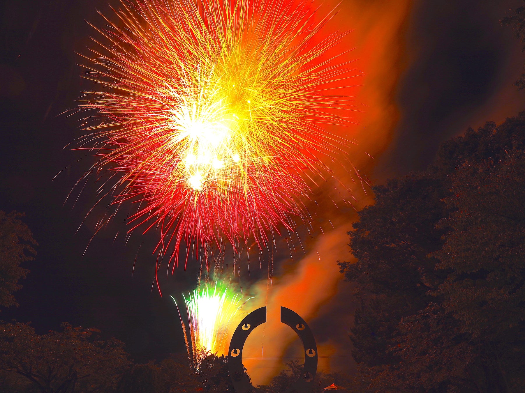 約2000発の打上花火が8月14日、「アートのまち」十和田の空を彩ります！中心市街地で楽しめる「十和田市夏まつり花火大会」が開催決定！