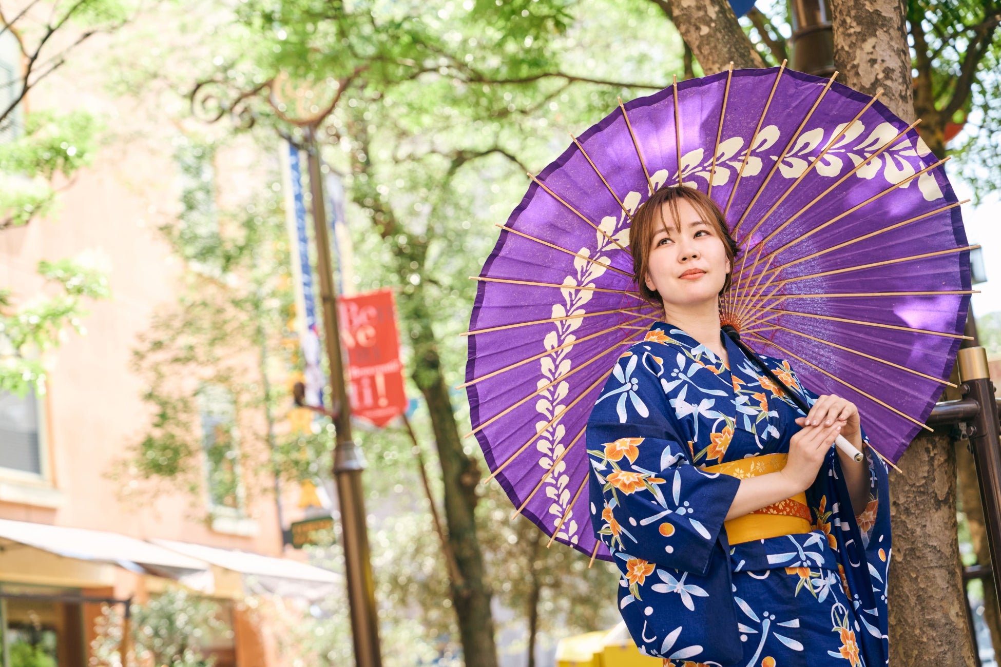 【箱根・芦ノ湖 はなをり】　花咲くはなをり　芦ノ湖畔に根をはり、お客様と地域に育まれ7周年。8月1日の開業記念日に箱根の芸能文化で祝います。