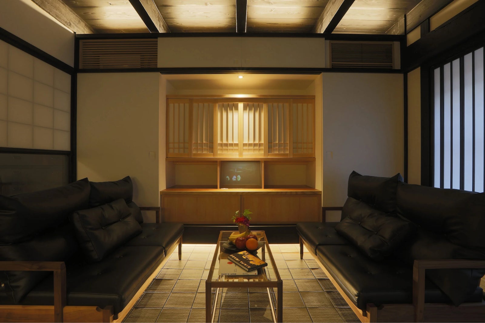 高級一棟貸し宿を手がけるMUDANI、京都・四条烏丸のアート町家宿「季楽 京都 凛葩」の運営をスタート