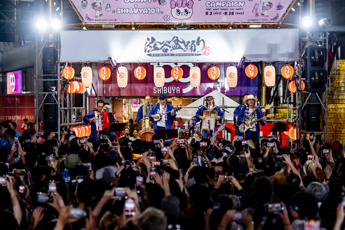BEGINがサプライズ出演した「第5回 渋谷盆踊り」で初披露した新曲『渋谷百年総踊り』を8月14日(水)から先行配信リリース！