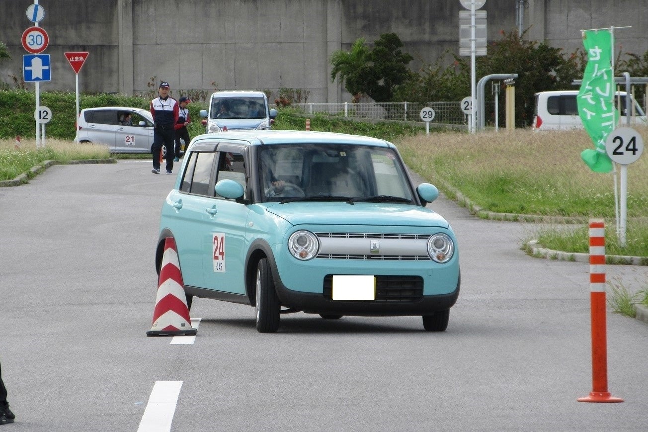 【JAF沖縄】１０月１９日、マイカーを運転して学ぶ実技講習会を開催します（５０歳以上限定）