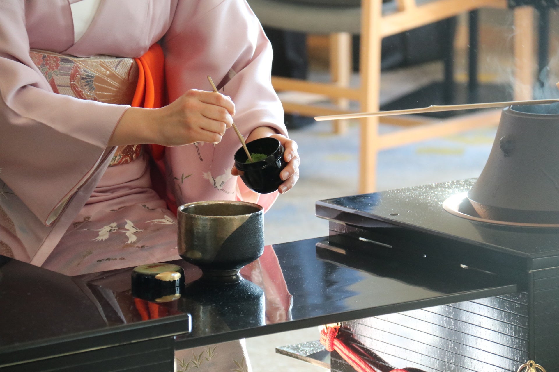 KIMONOで楽しむ茶会「Enjoy the Japanese Autumn with Tea Ceremony」開催