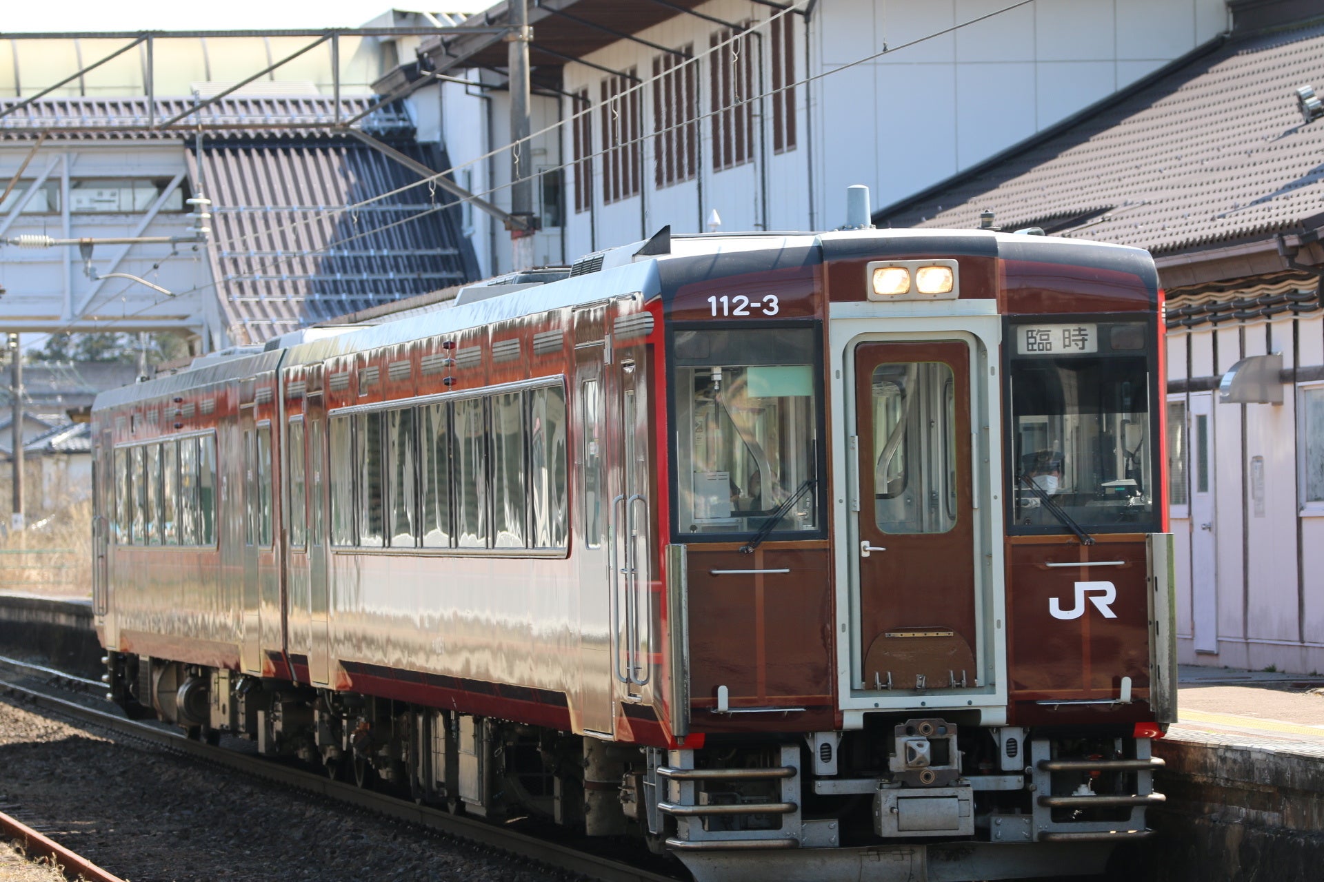 レトロラッピング車両で開運手相カルチャーとグルテンフリースイーツを楽しむ日帰りツアーを発売中！