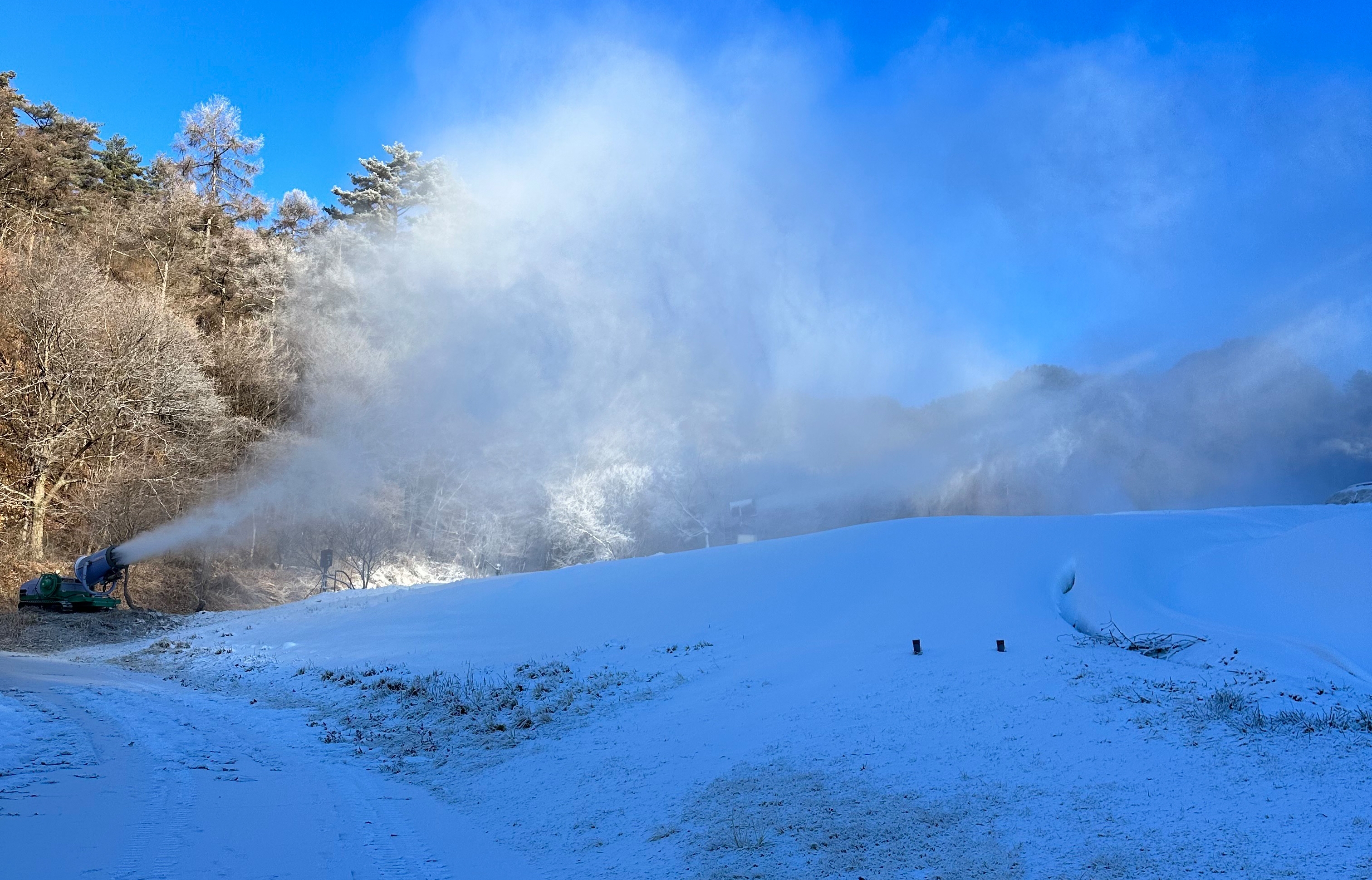 日本唯一！高速道路ダイレクトインのスキー場
「佐久スキーガーデン パラダ」が最新鋭人工降雪機を導入　
大規模改修工事の安全祈願祭を10月29日(火)に開催