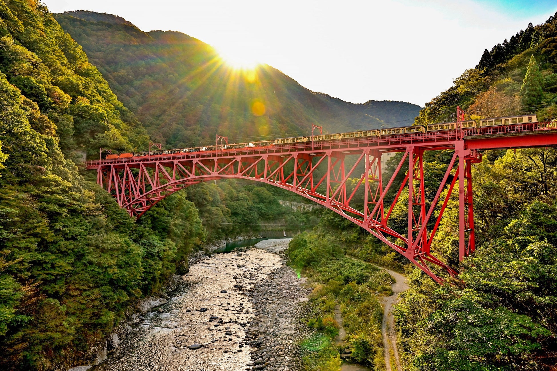 黒部峡谷トロッコ電車　早朝トロッコ「朝焼け号」の運行決定！