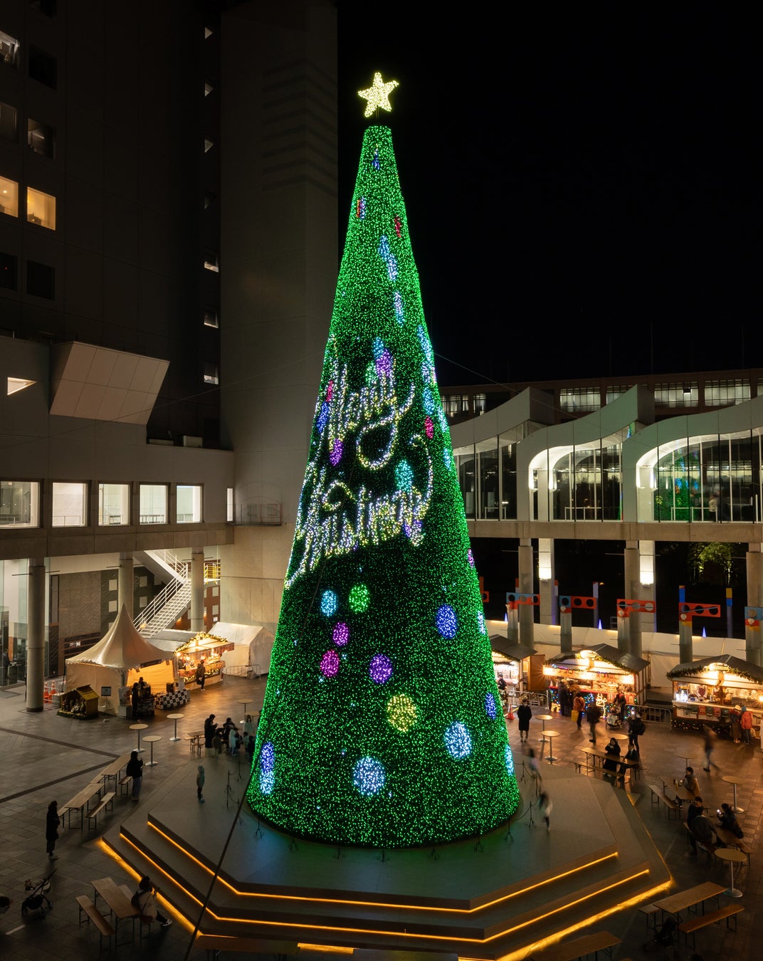 クリスマスシーズン到来！煌めく夜景を楽しめる冬季限定の宿泊プランやイルミネーションをイメージしたカクテル、ケーキを限定販売