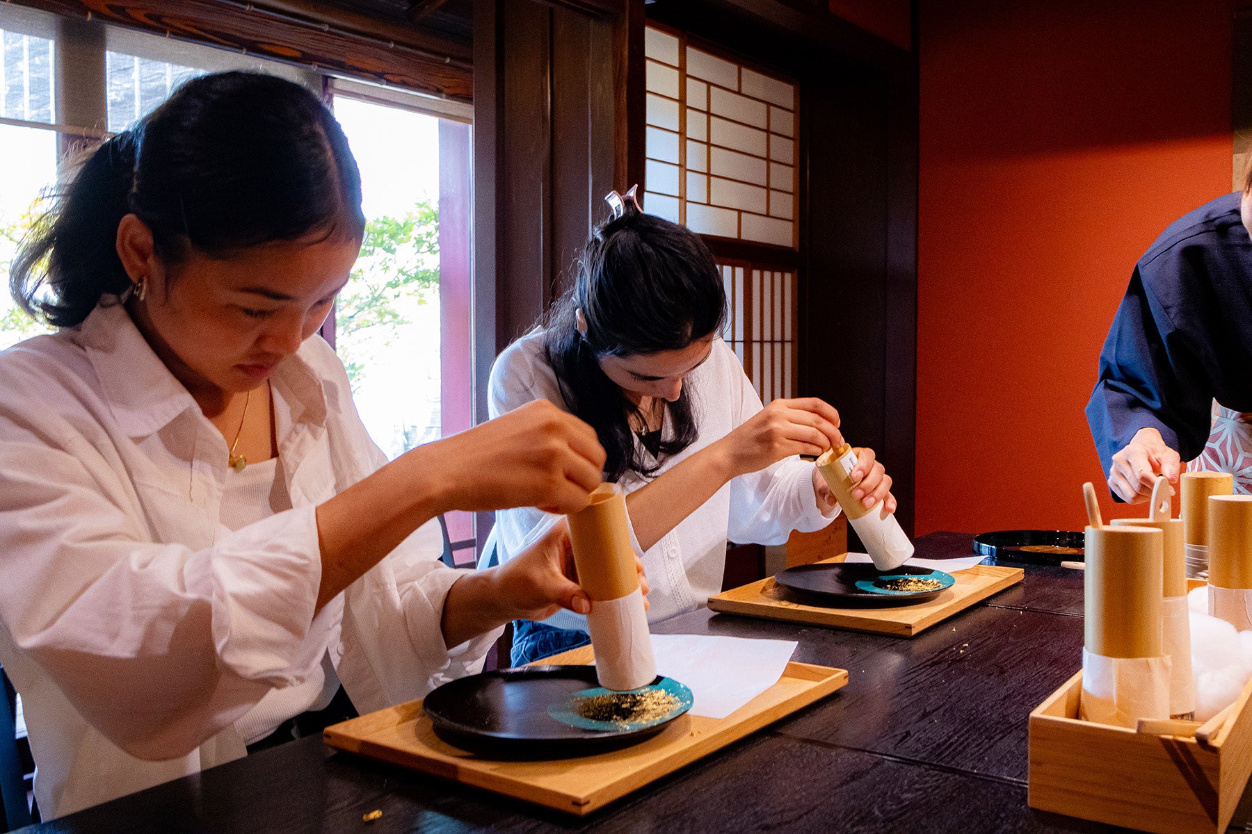 ピクシブが湯河原の旅館「The Ryokan Tokyo YUGAWARA」と1年間を通じコラボ！「pixiv協賛 大人の原稿執筆パック」提供を2025年1月から開始、温泉壁画イラストコンテストも開催