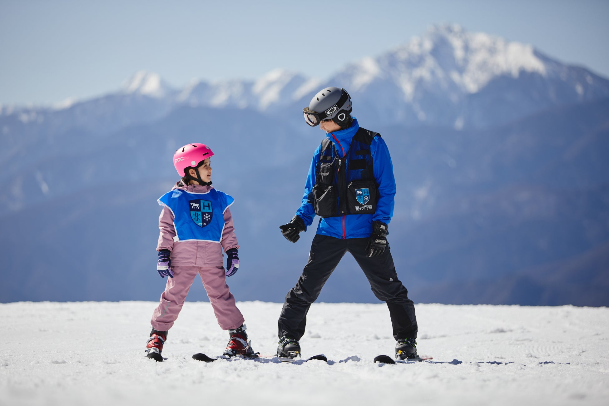 【星野リゾート　リゾナーレ八ヶ岳】子どものスキーデビューをホテルが全面サポートする宿泊プラン「パーフェクトスキーデビューステイ」販売｜期間：2025年1月28日〜3月18日