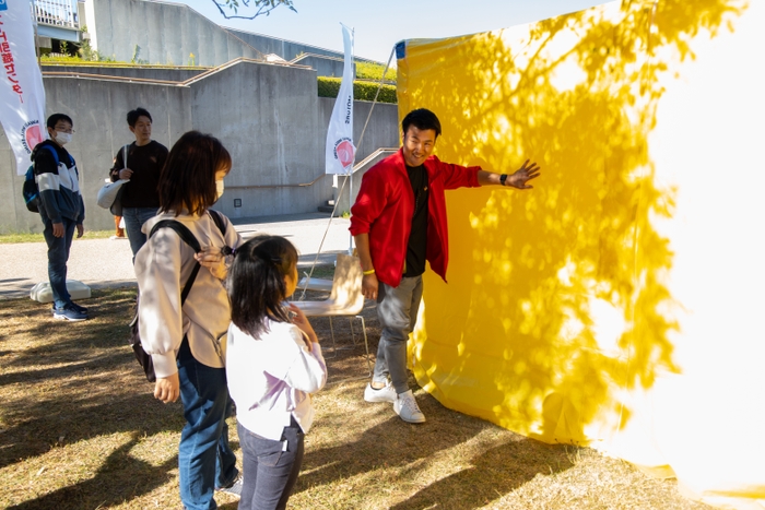 京阪沿線4つのモールで2024年のクリスマスプロモーションがスタート！　約120個の紀州てまりによる心温まる装飾と幻想的なビジュアルが融合したクリスマス